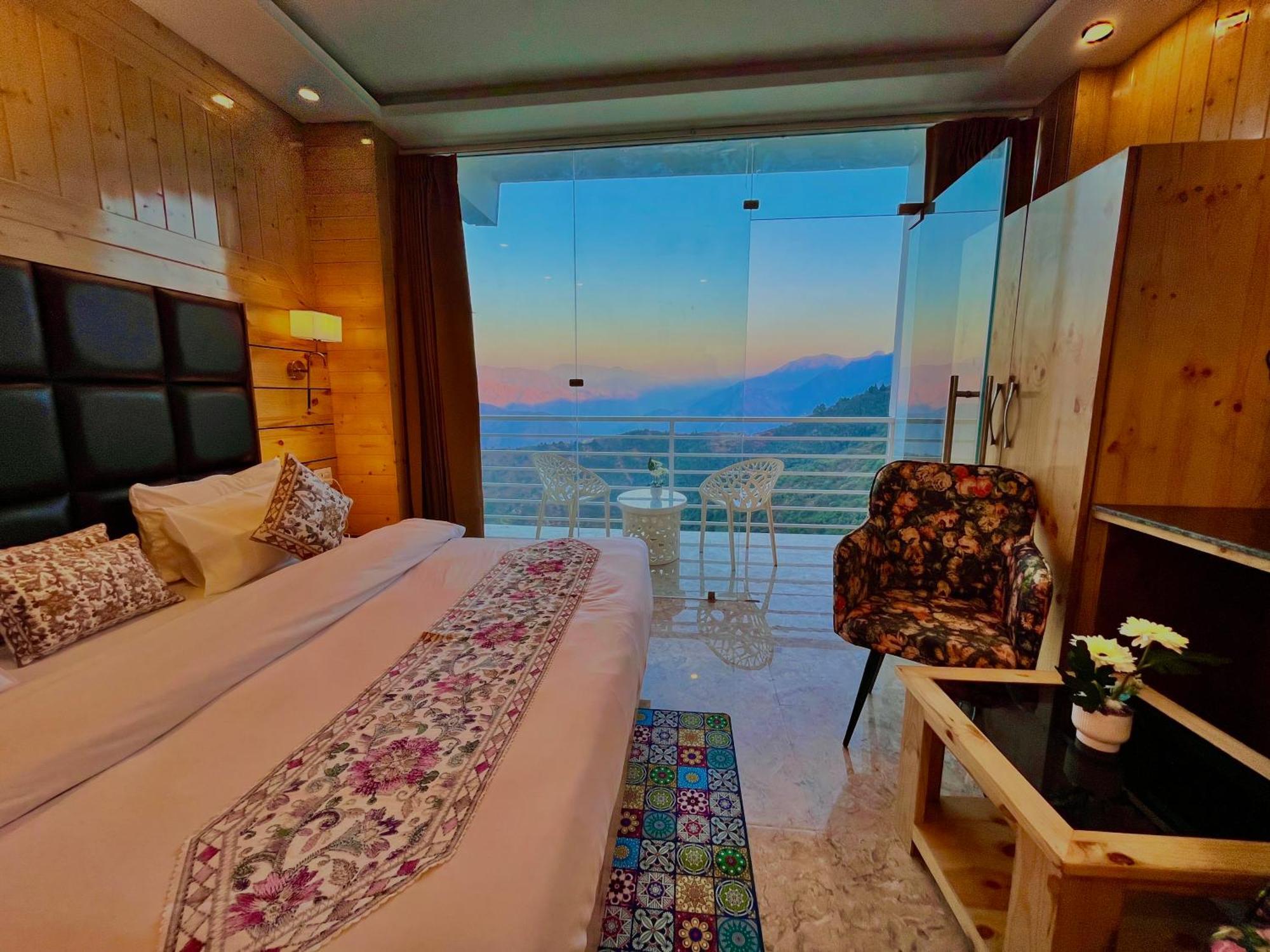 Hotel Classic Crown - #Scenic Mountain View #Open Terrace #Parking #Premium Rooms With Balcony #Guest Preferred #Best Selling Hotel In Mussoorie Exterior foto