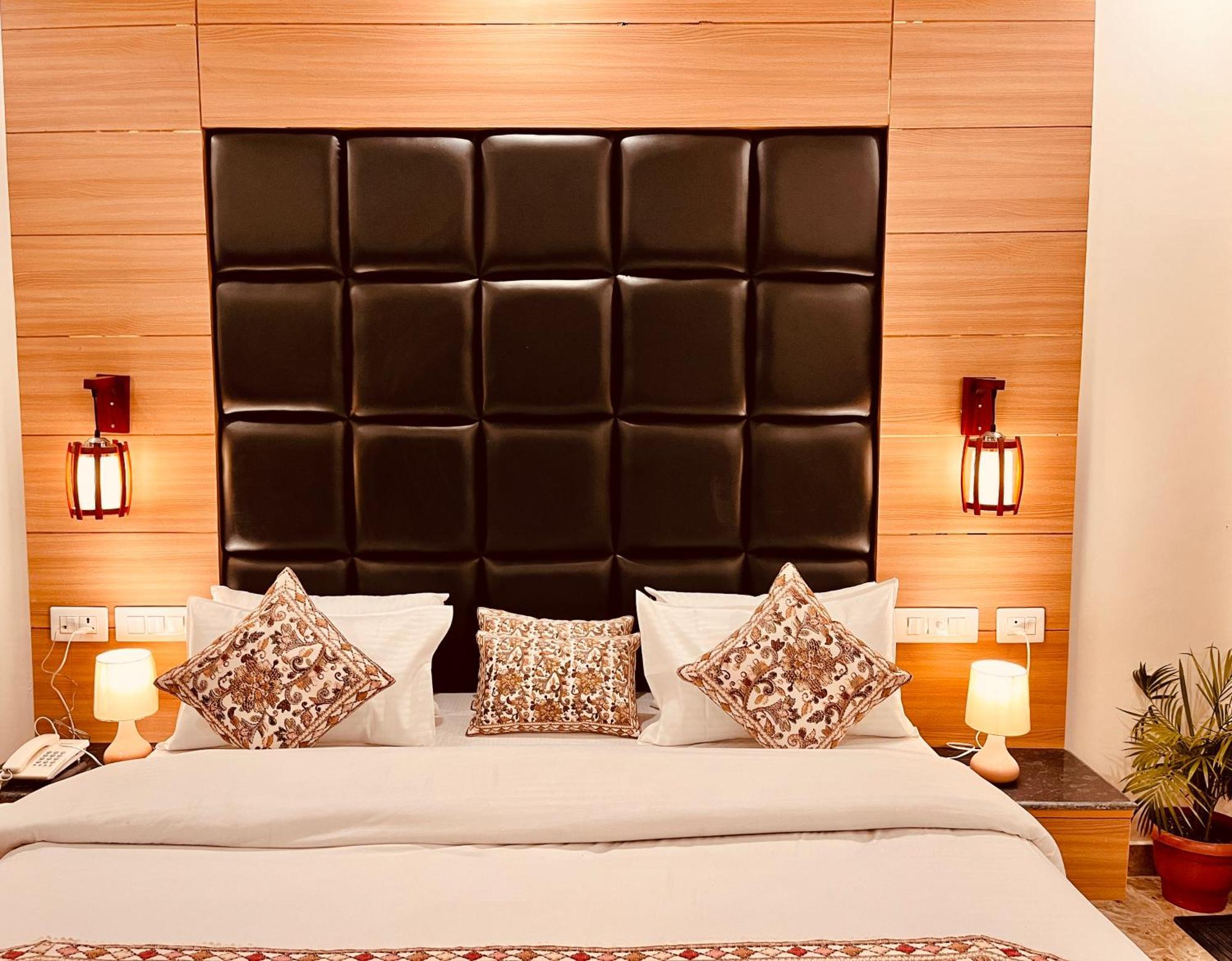 Hotel Classic Crown - #Scenic Mountain View #Open Terrace #Parking #Premium Rooms With Balcony #Guest Preferred #Best Selling Hotel In Mussoorie Exterior foto